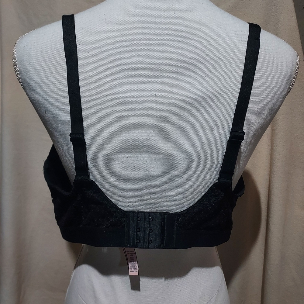 Victoria's Secret Black Lace Push-Up Bra - Picture 2 of 8